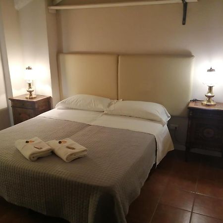 Cascina La Castagnara Acomodação com café da manhã Oriolo  Quarto foto