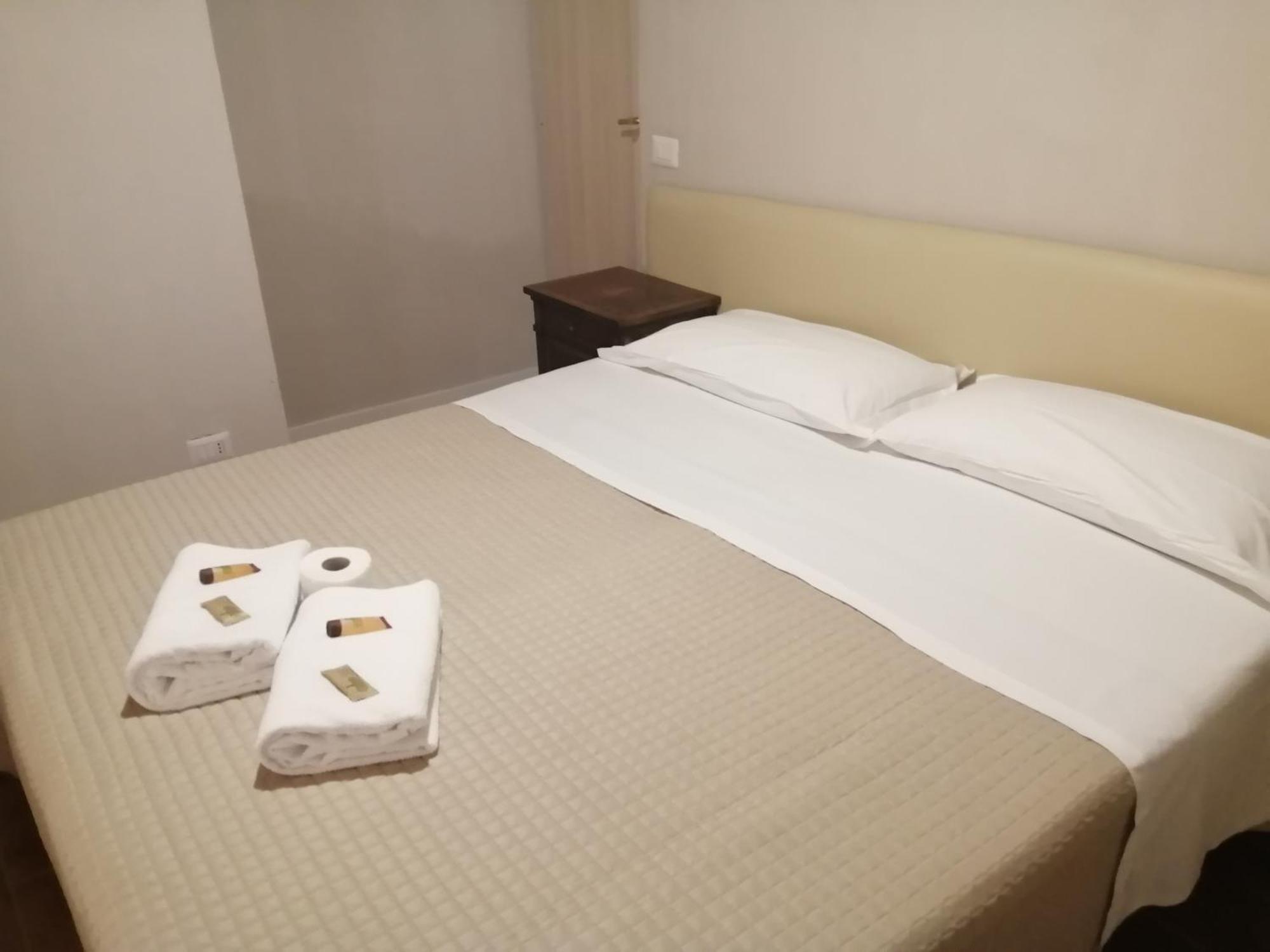 Cascina La Castagnara Acomodação com café da manhã Oriolo  Quarto foto